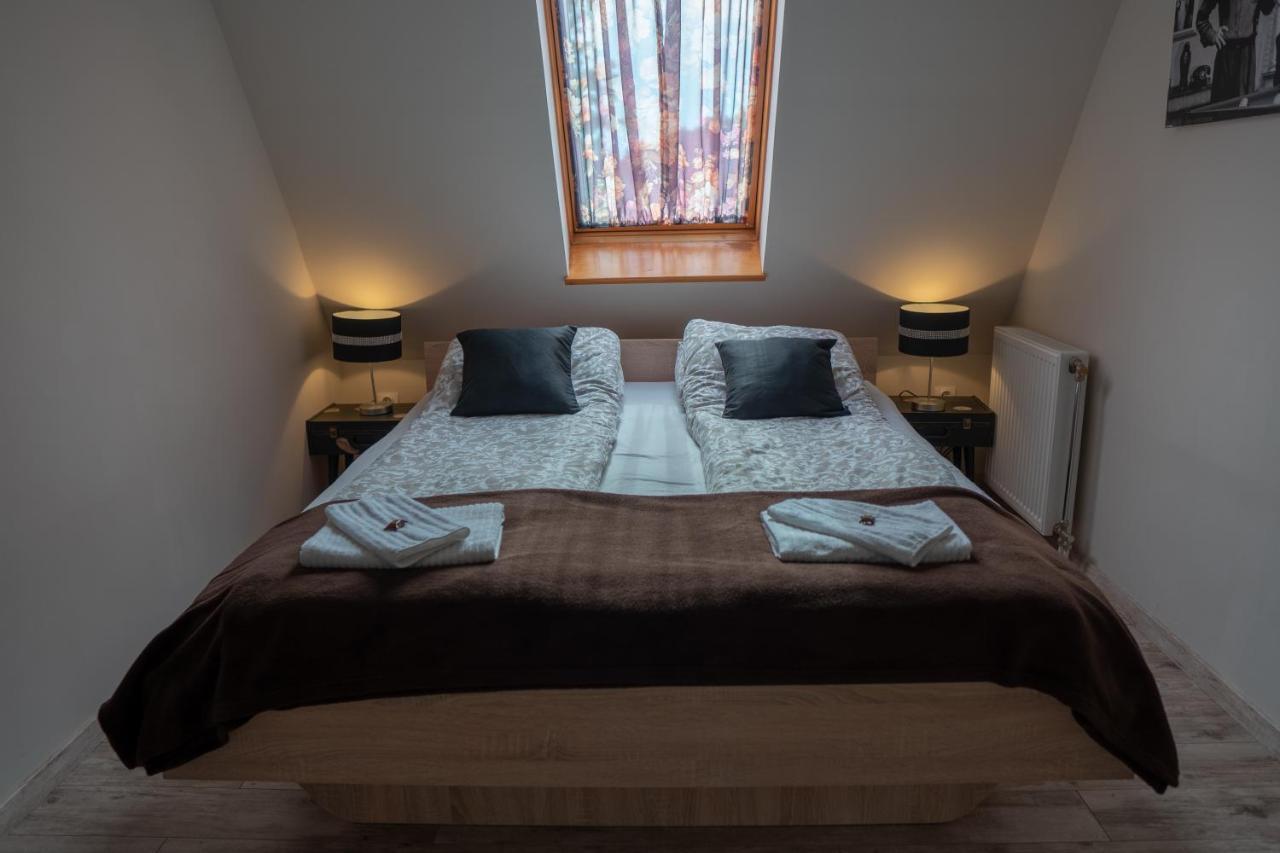 F57 - Franko Csaladi Panzio Bed and Breakfast Balatonlelle Exteriör bild